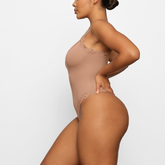 NWT SKIMS FITS EVERYBODY CORDED LACE CAMI BODYSUIT IN SIENNA - Picture 3 of 7